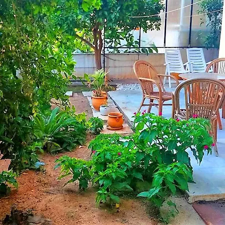 Garden Next To The Beach Apartament